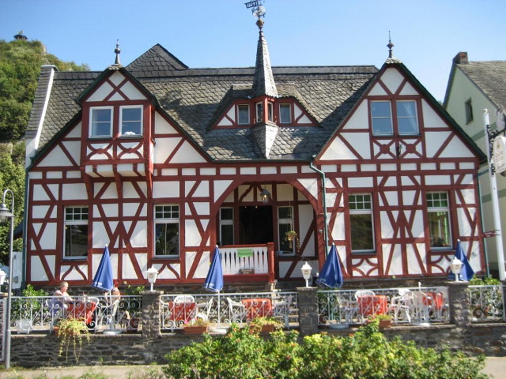 Cafe-Konditorei-Pension Sander Niederfell Room photo
